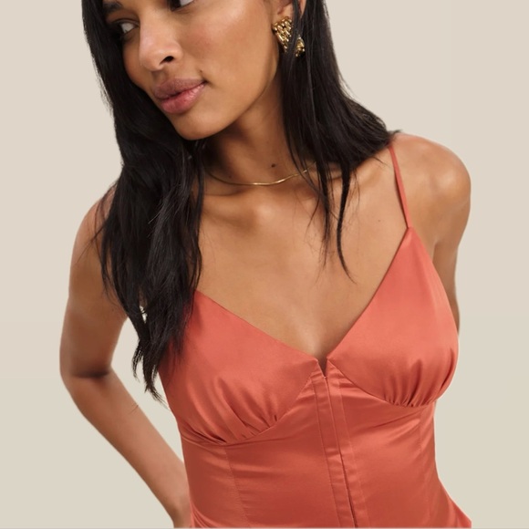 Reformation Lumi Silk Charmeuse V-Neck Sleeveless Camisole Top (Red Coral) - Picture 4 of 16